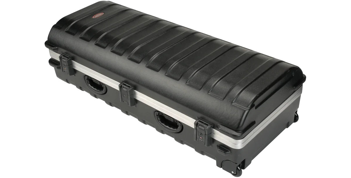 SKB vSeries 5020W Case (closed angled view)